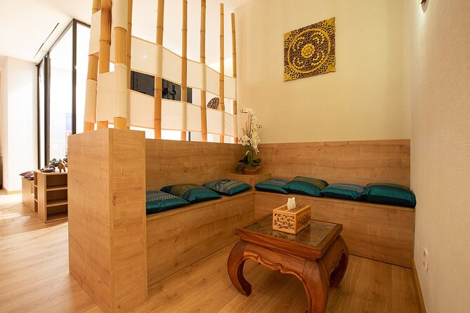 Exfoliating and Moisturizing Body Treatment of 60 min in THAI MASSAGE ALURA - Step two: the moisturizing Thai body wrap