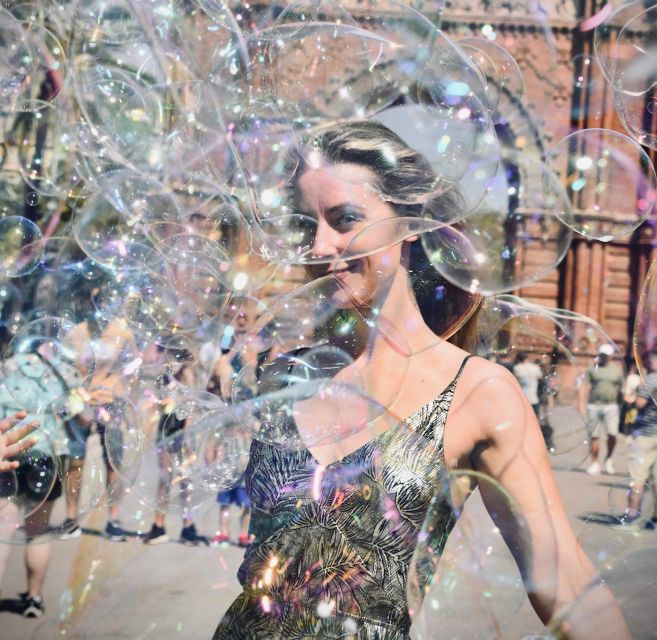 Explore Barcelona by Bike & Photo Shooting - Sagrada Família: a focused outside view
