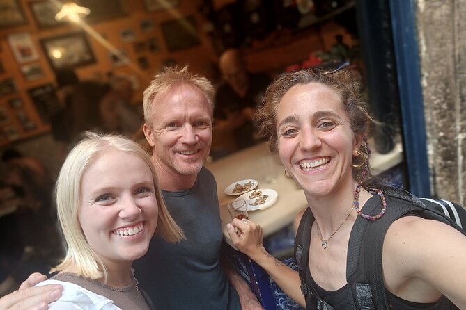 Familly friendly traditions & food tour: tailored tapas & games! - How the private format affects the value