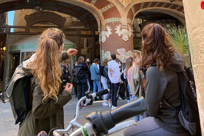 Familly friendly traditions & food tour: tailored tapas & games! - Meeting Barcelona’s giant festival figures