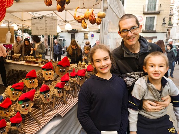 Family Private Tour: Churros, Hot Chocolate & Games in Barcelona - Barcelona Cathedral and the old Gothic center