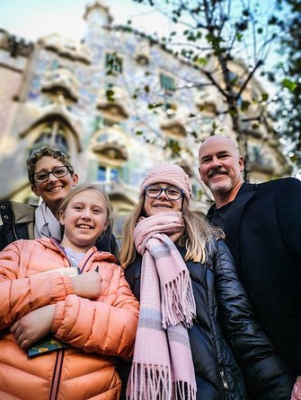 Family Private Tour: Churros, Hot Chocolate & Games in Barcelona - Churros, hot chocolate, and a well-timed reward