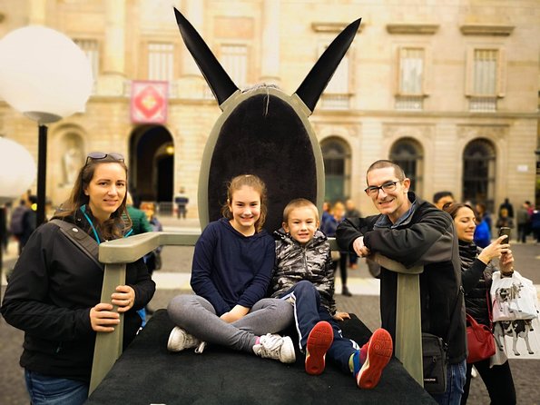 Family Private Tour: Churros, Hot Chocolate & Games in Barcelona - Ciutadella Park: the longest and easiest-going stop