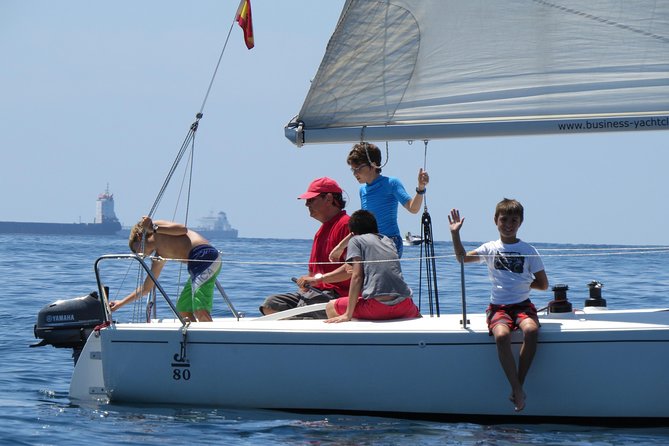 Family Sailing Tour in Barcelona - Choosing the best departure time
