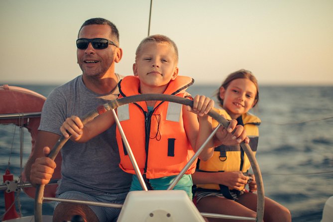 Family Sailing Tour in Barcelona - Why the private format matters