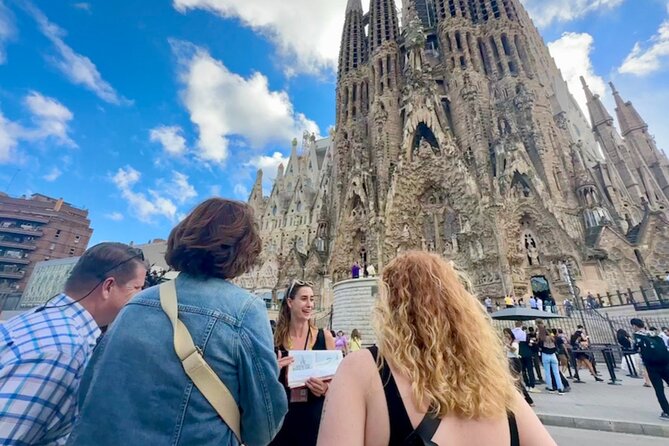 Fast Track Sagrada Familia Guided Tour - Why Sagrada Familia works better with a guide