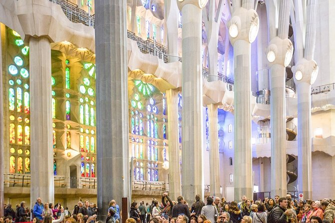 Fast Track Sagrada Familia Guided Tour - Clothing, timing, and entry rules