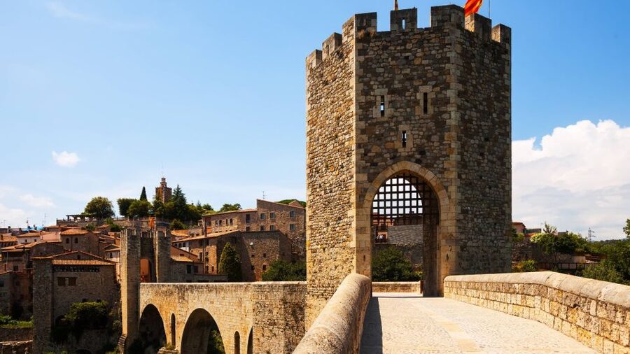 From Barcelona: Besalú & Medieval Towns Tour w/ Hotel Pickup - Castellfollit de la Roca supplies the big view
