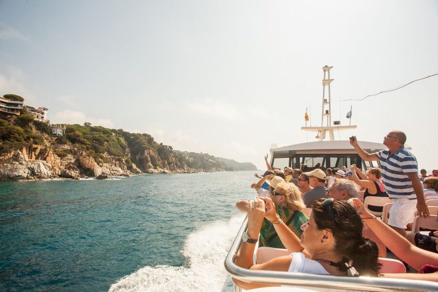 From Barcelona: Costa Brava Day Tour with Boat Trip - Getting an early start at Barcelona Nord