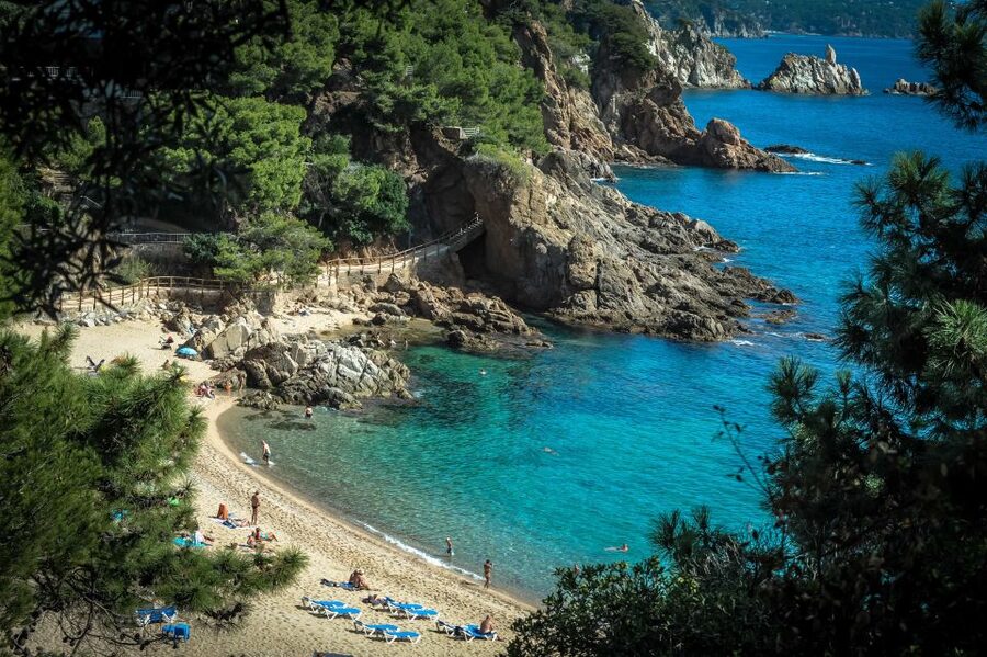 From Barcelona: Costa Brava Day Tour with Lunch - The day at a glance