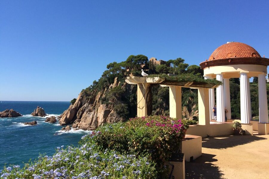 From Barcelona: Costa Brava Day Tour with Lunch - Choosing between the cove and the garden