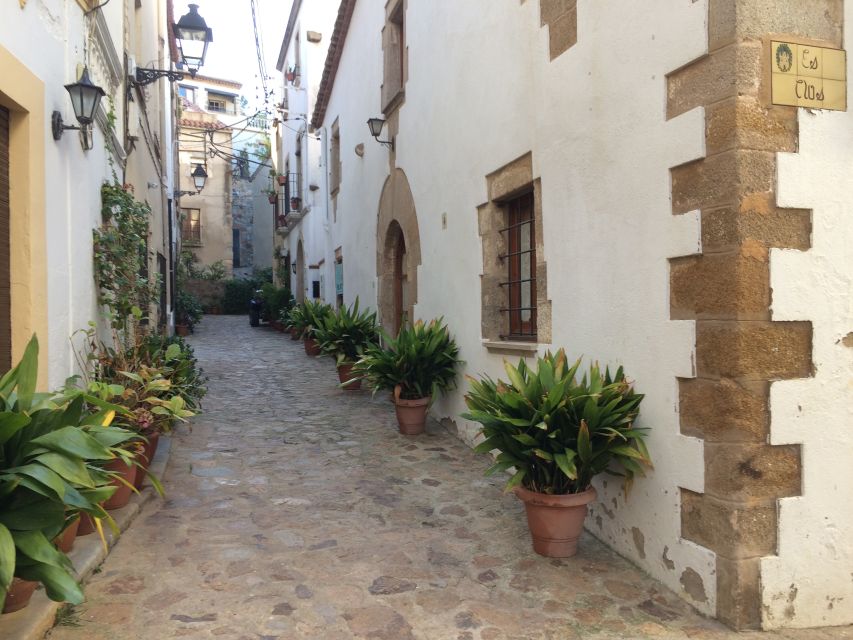 From Barcelona: Costa Brava Hike, Snorkel & Tossa de Mar - What the guide adds
