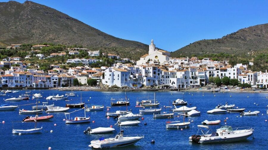 From Barcelona: Dalí Triangle and Cadaques Tour - Why the Dalí Triangle works as a day trip