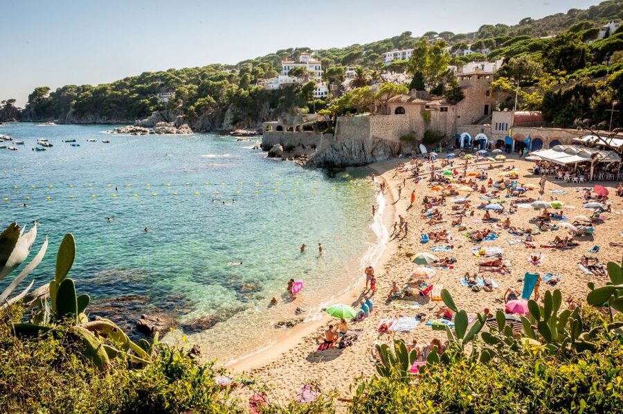 From Barcelona: Girona and Costa Brava Day Tour - Calella de Palafrugell: whitewashed houses and sea air