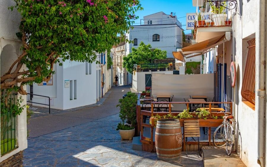 From Barcelona: Girona, Figueres, Dalí Museum, and Cadaqués - Girona’s Jewish Quarter and medieval lanes