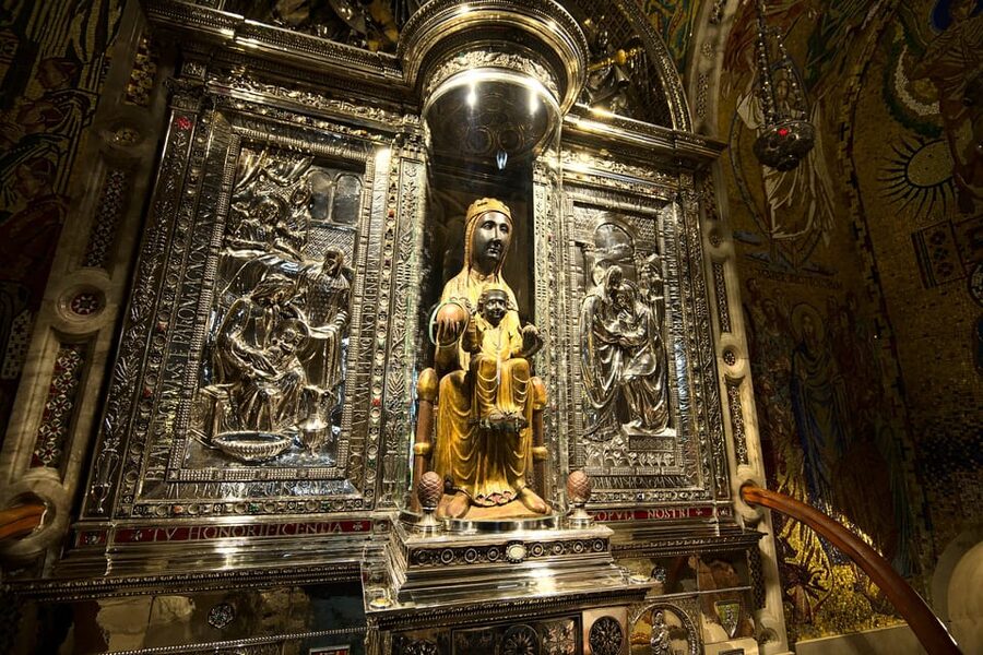 From Barcelona: Half-Day Trip to Montserrat Mountain - My verdict: book it for privacy, not for a bargain