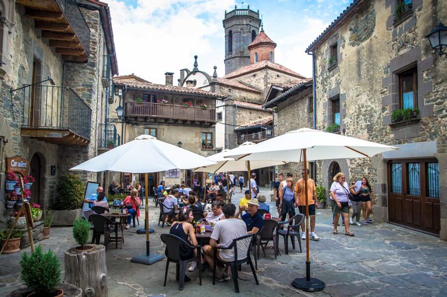 From Barcelona: Medieval Villages Day Tour - Besalú and its medieval bridge
