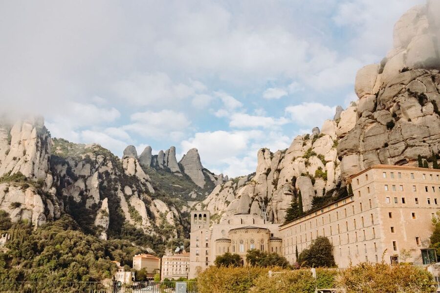 From Barcelona: Montserrat & Cava Winery Day Trip - Arriving at Montserrat before the crowds