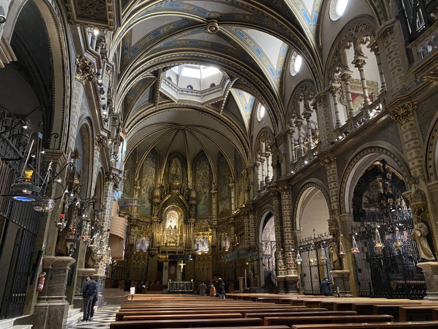 From Barcelona: Montserrat Full-Day Trip with Guided Hike - What the small group adds