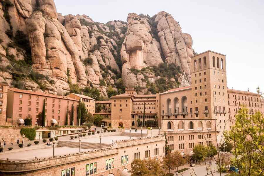 From Barcelona: Montserrat Half-Day Wine and Tapas Trip - The short transfer to Oller del Mas