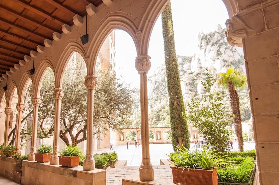 From Barcelona: Montserrat Half-Day Wine and Tapas Trip - What the guides add to the day