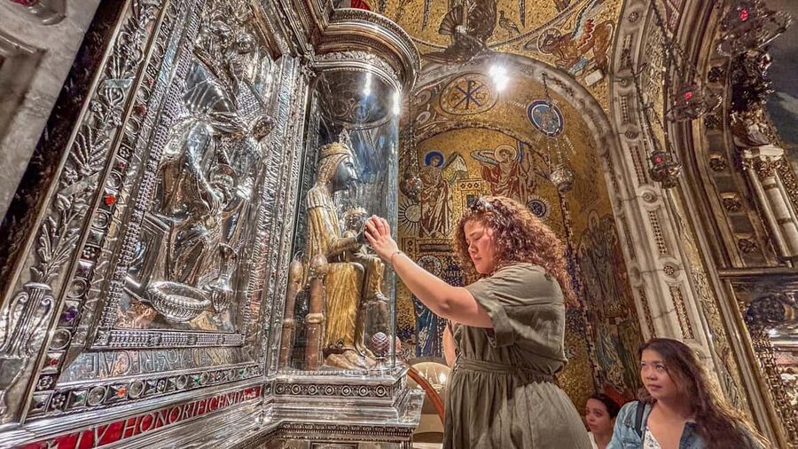 From Barcelona: Montserrat Tour, Rack Railway & Licor Taste - Key points at a glance