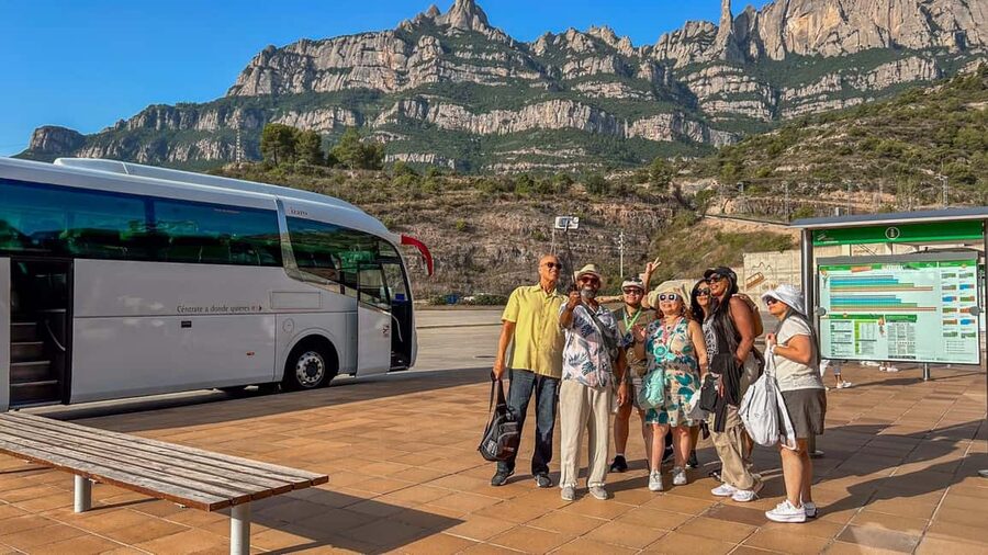 From Barcelona: Montserrat Tour, Rack Railway & Licor Taste - The return coach and the five-hour schedule