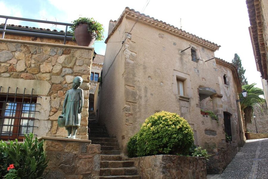 From Barcelona: Tossa de Mar Day Tour with Beach Time - Who Should Book This Costa Brava Day