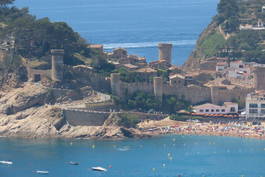 From Barcelona: Tossa de Mar Scuba Diving and 3-Course Meal - Key points at a glance