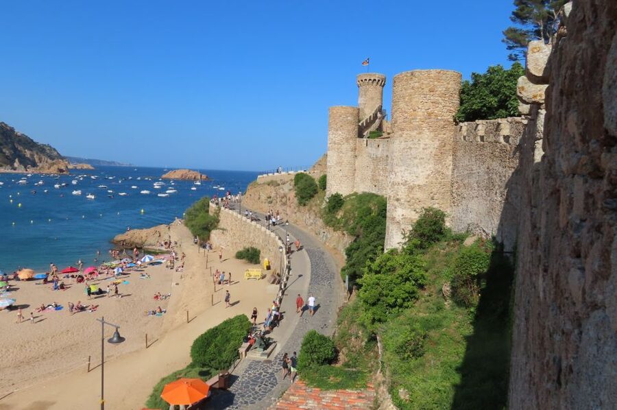 From Barcelona: Tossa de Mar Scuba Diving and 3-Course Meal - Tossa de Mar, from beach to medieval walls