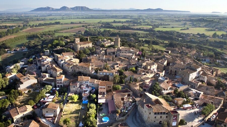 From Girona: Medieval Costa Brava Day Trip - Begur and its colonial connections