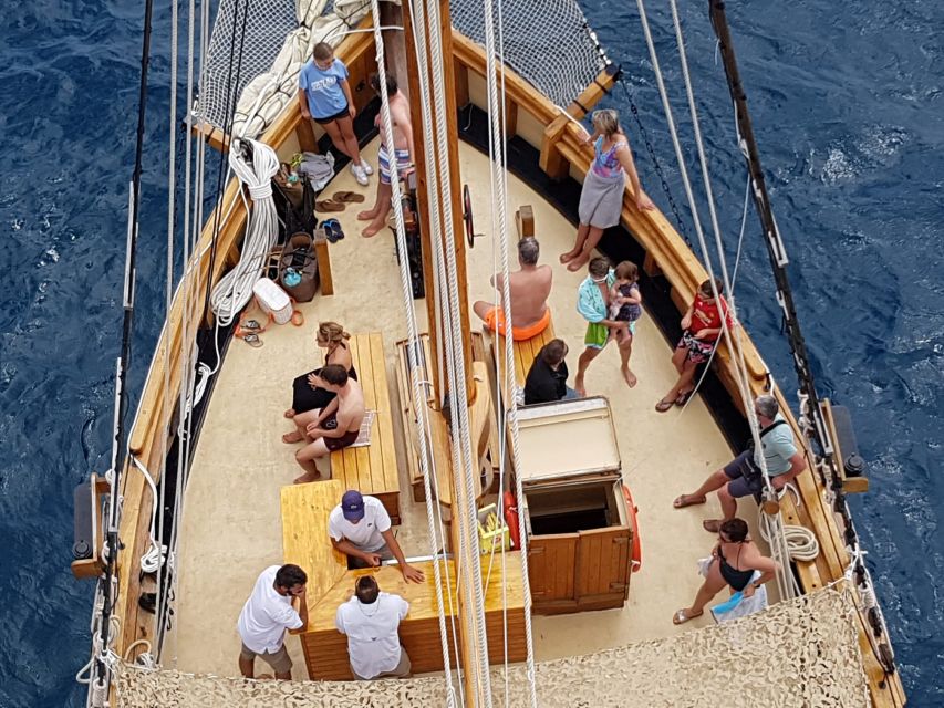 From Palamos: Scenic Boat Trip to Calella de Palafrugell - Practical details for a smoother outing