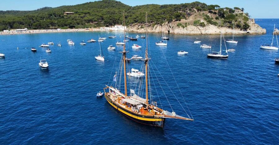 From Palamos: Scenic Boat Trip to Calella de Palafrugell - Leaving Palamós for the Costa Brava