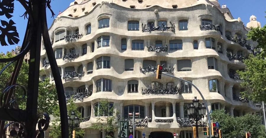 From Salou: Full Day Barcelona Panoramic Tour with Free Time - The morning pickup from Salou