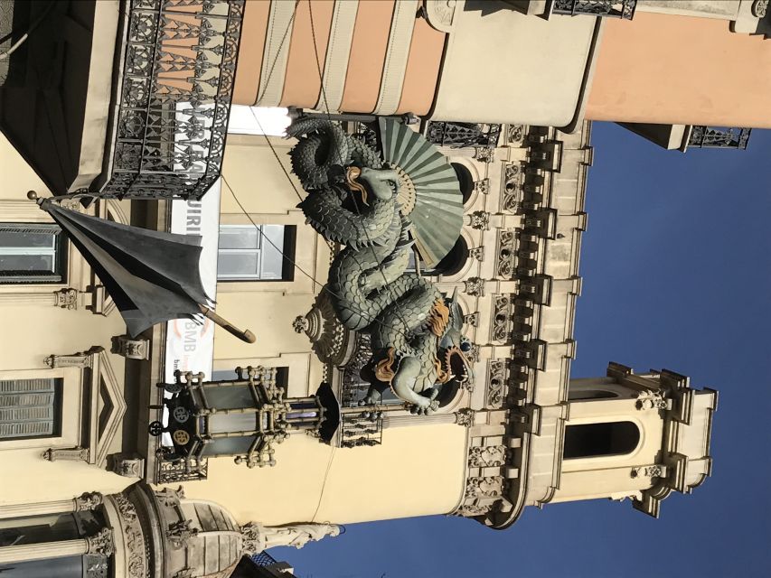 From Salou: Full Day Barcelona Panoramic Tour with Free Time - How the guides shape the day