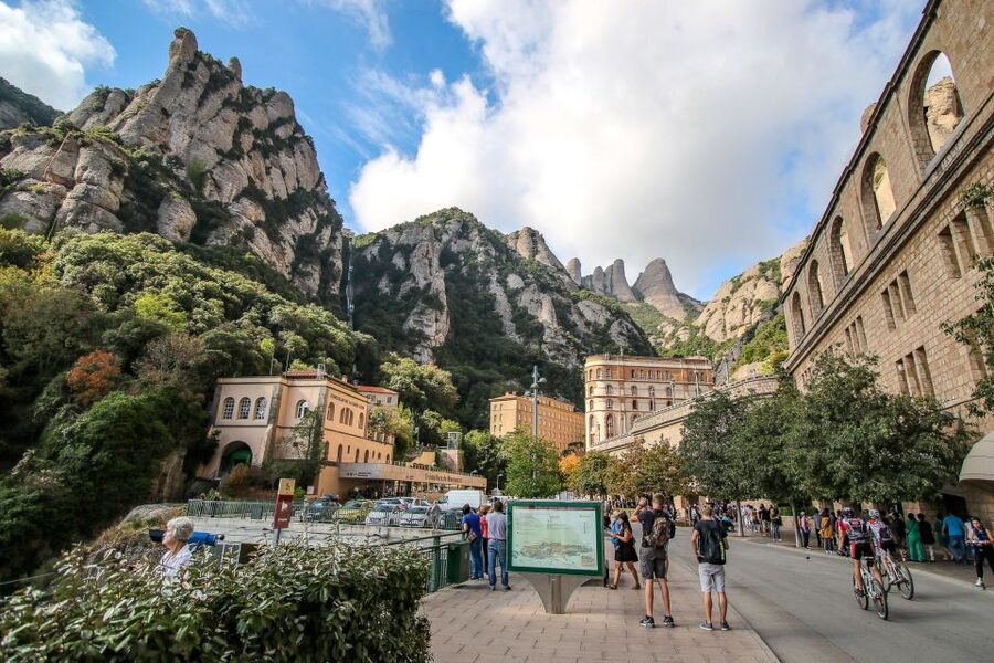 From Salou: Montserrat Monastery and Colonia Güell - Who should book this Salou day trip
