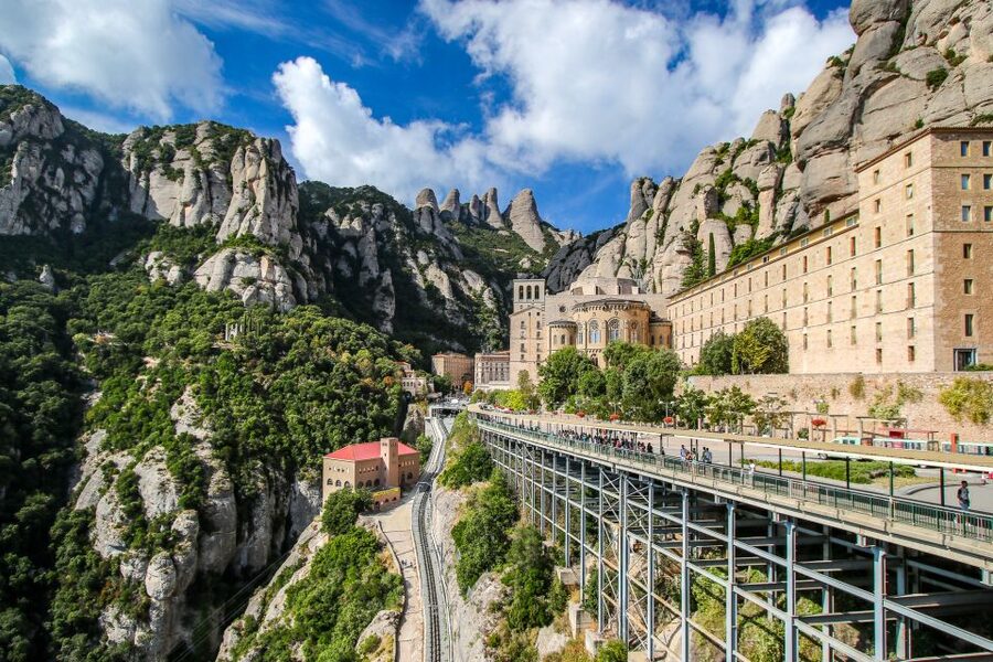 From Salou: Montserrat Monastery and Colonia Güell - How to use your three hours at Montserrat