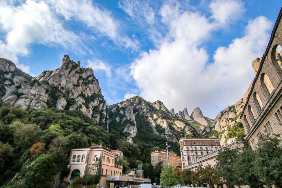 From Salou: Montserrat Monastery and Colonia Güell - The guide can shape the whole day