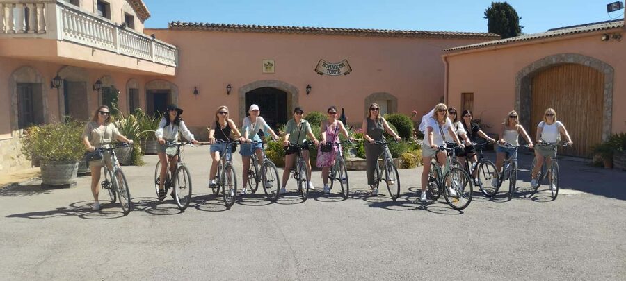 From Sitges: Cycling Tour with Winery visit and Tasting - Who will enjoy this most