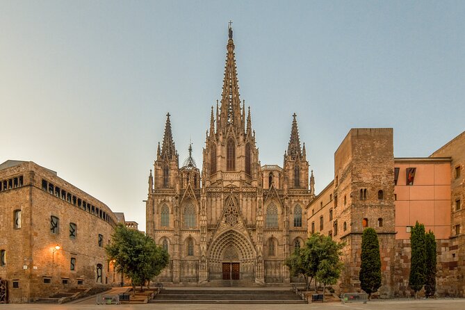 Full-Day Barcelona Tour by Sidecar Motorcycle - Arc de Triomf and the great Gaudí stops