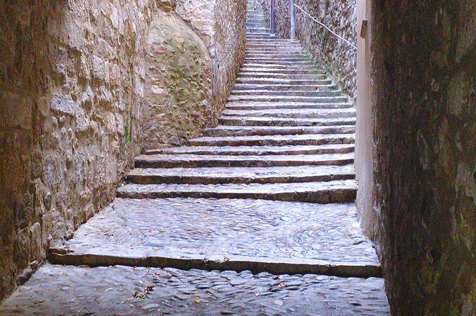 Game Of Thrones Walking Tour in Girona - The Arab baths and the convent setting