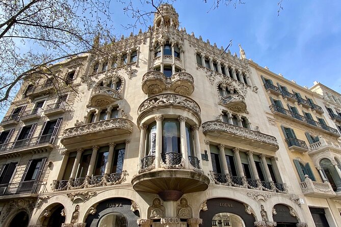 Gaudí and Barcelona Legends Walking Tour - La Mansana de la Discordia and architectural rivalry