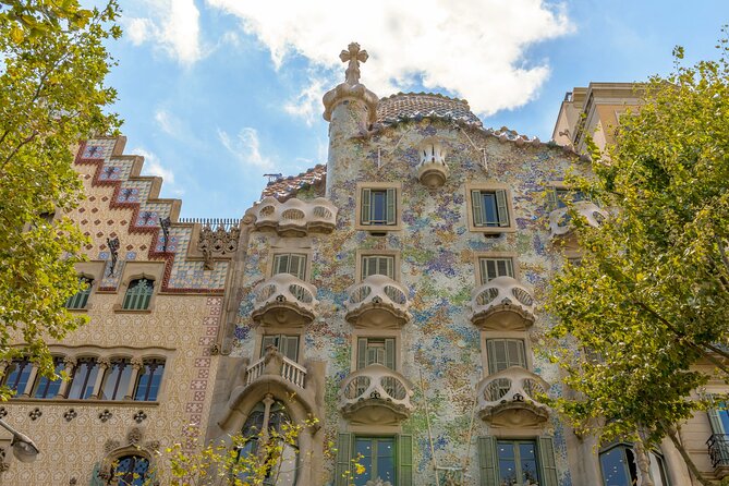 Gaudi Casa Batlló Pre Opening Tour &Skip-the-Line Sagrada Familia - A guided walk along Passeig de Gràcia