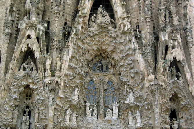 Gaudi's Modernist Legacy: Small Group Walking Tour - Casa Batlló, Gaudí’s house of color and symbols