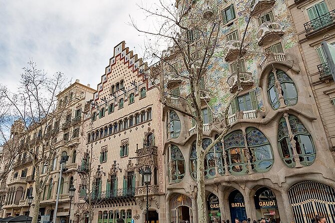 Gaudi & Sagrada Familia Donation-Based Tour in English - Plaça Reial and Palau Güell: Gaudí’s early Barcelona