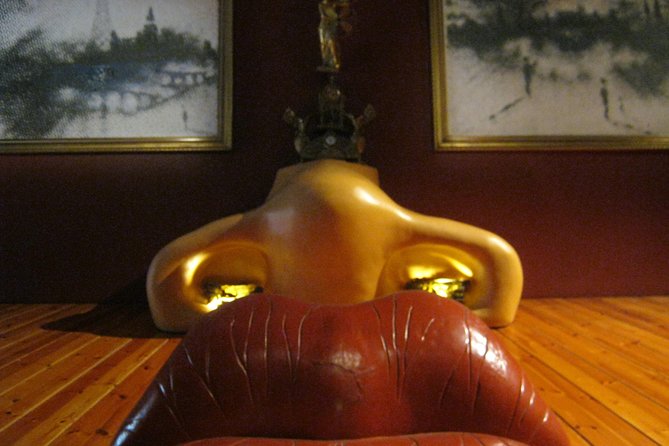 Girona and Dali Museum Full Day tour from Barcelona - Figueres and the theatrical entrance to Dalí’s museum