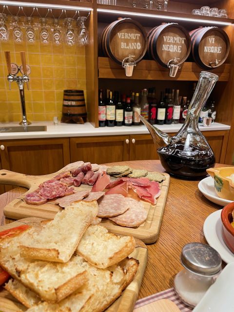 Girona Evening Food Tour & Tapas Bar Experience - Starting with Girona stories at Plaça de la Independència