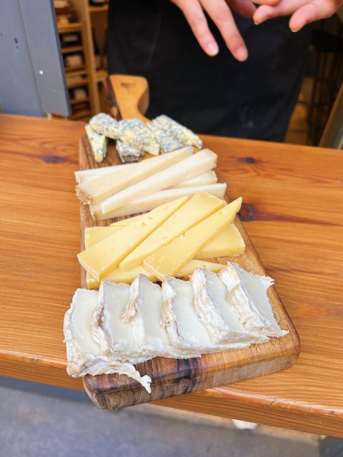 Girona Evening Food Tour & Tapas Bar Experience - Wine and cheese on Carrer de les Ballesteries