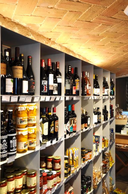 Girona Evening Food Tour & Tapas Bar Experience - A short stop at Casa Cacao