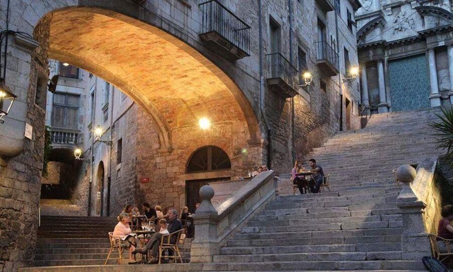 Girona: Game of Thrones Small Group Tour - Ferran the Catholic Street and the Arab baths